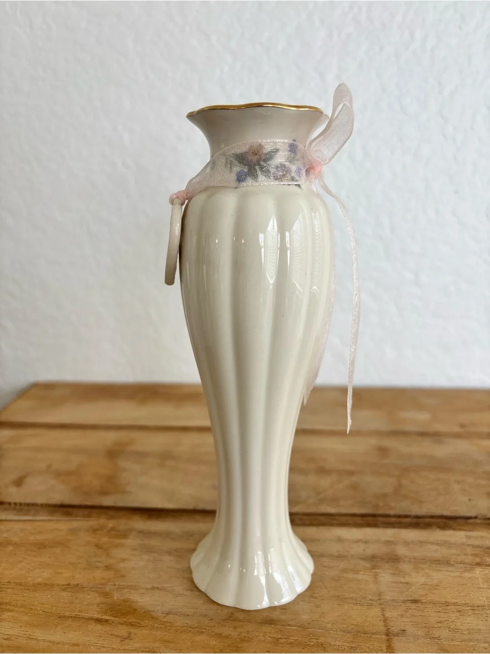 Lenox Tied With Love Bud Vase Porcelain Heart Charm Mothers Day Vintage Gold Rim